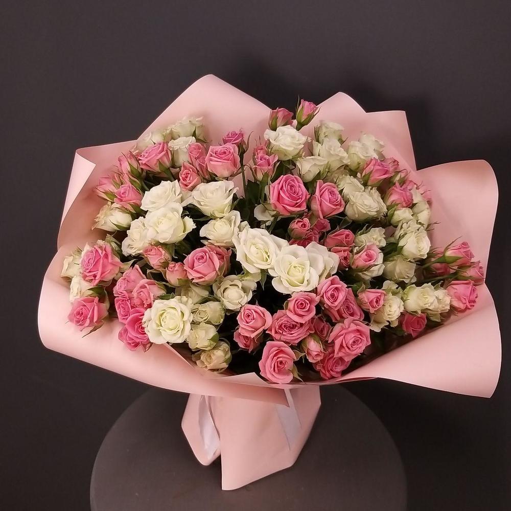 Букет из 31 кустовой розы 