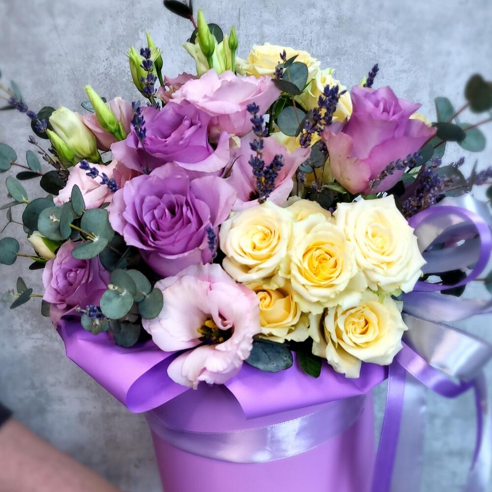 Французкий десерт Композиция из роз с лавандой Французкий десерт Композиция из роз с лавандой