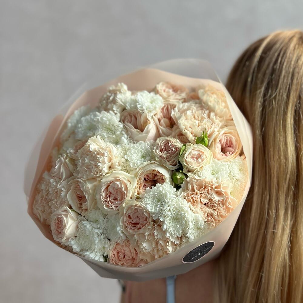 Праздничный букет из пионовидных роз «Молочная нежность» Праздничный букет из пионовидных роз «Молочная нежность»