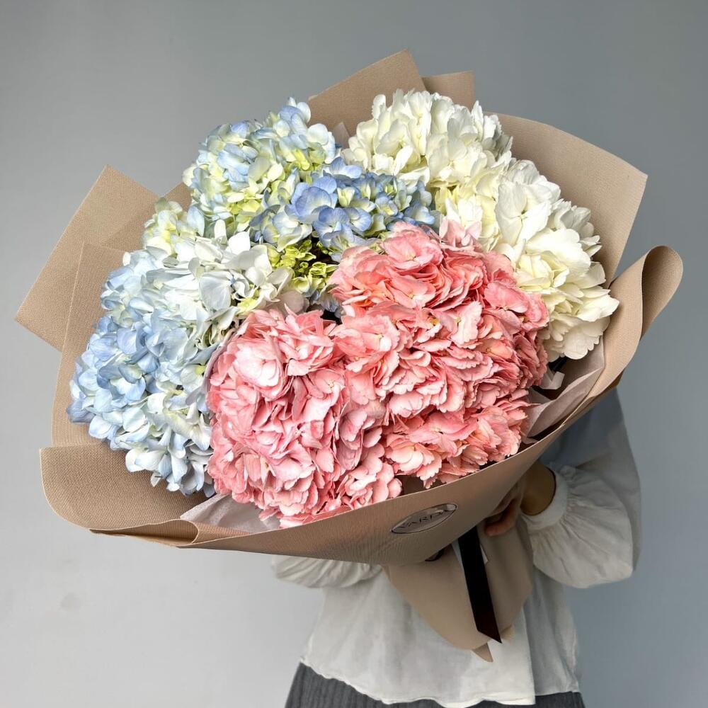 Воздушный букет из гортензий